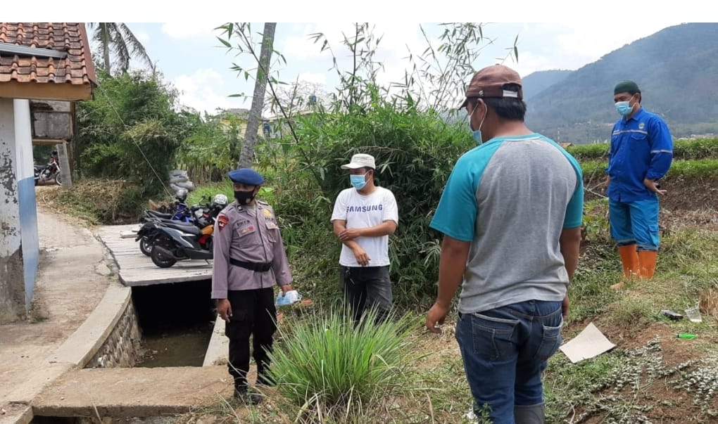 Polri berada pada garda terdepan membantu pemerintah memutus mata rantai Covid-19