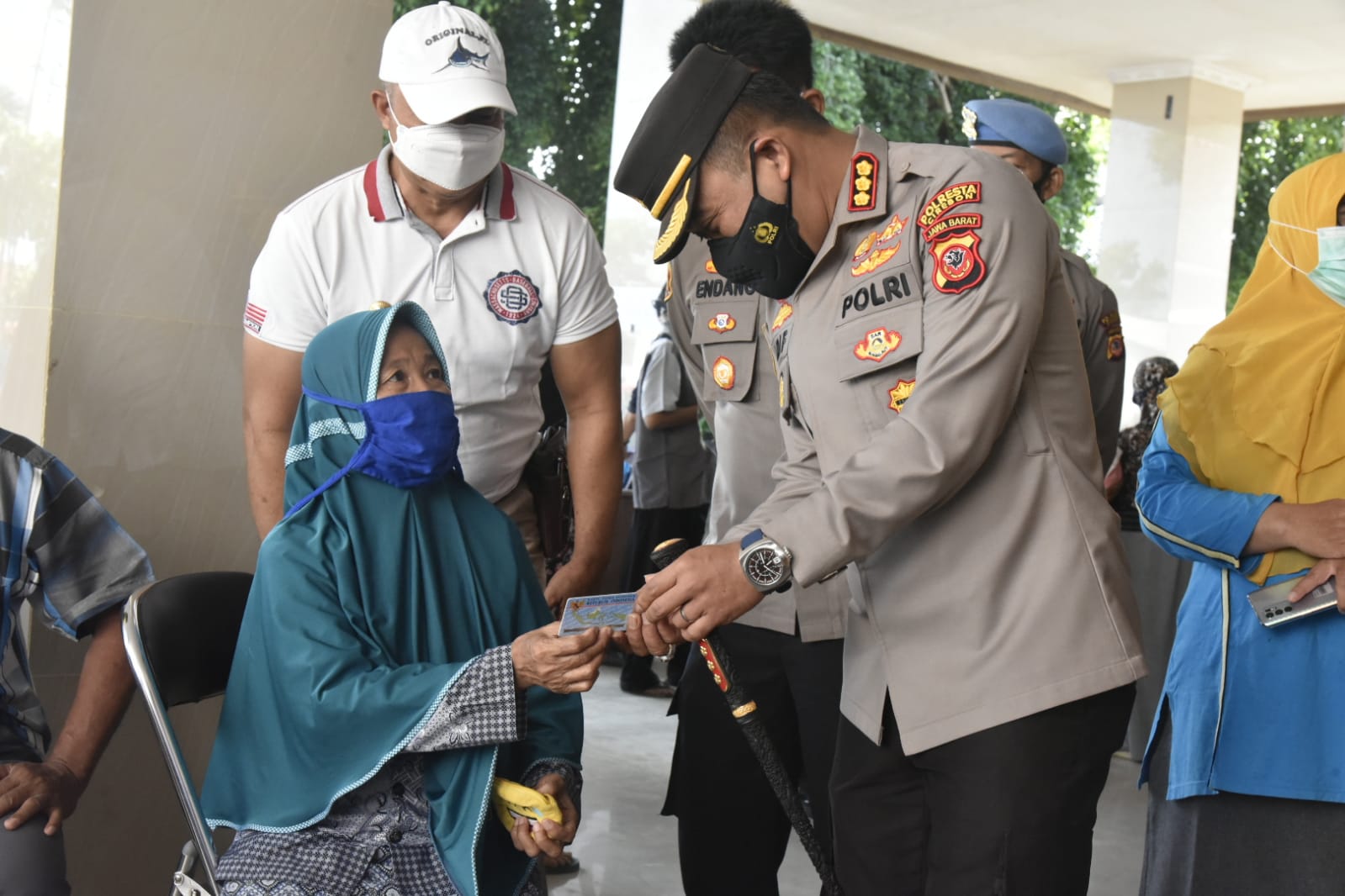 POLISI GELAR VAKSINASI MASSAL DI TIGA LOKASI