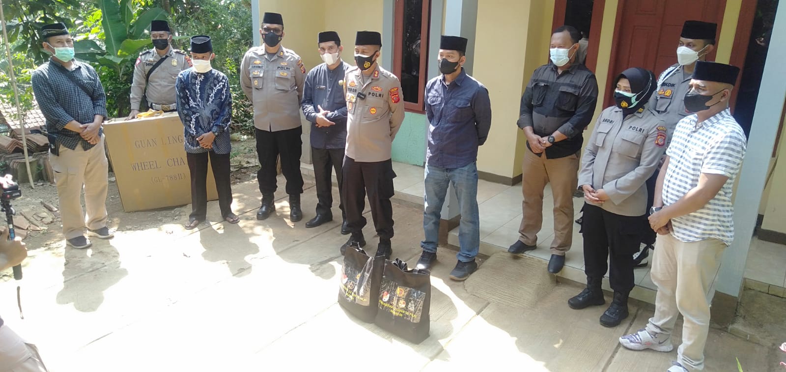 POLISI TERUS SALURKAN BANTUAN SOSIAL UNTUK MASYARAKAT