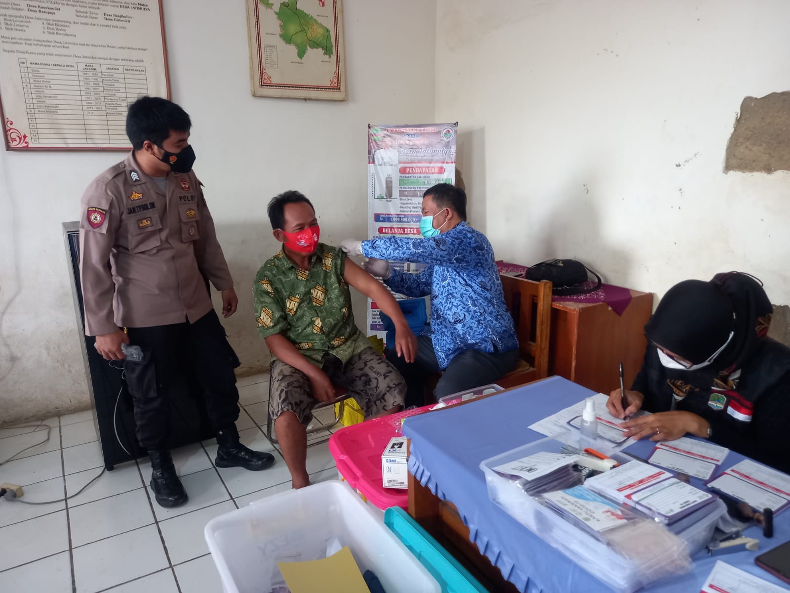 TEKAN PENYEBARAN COVID-19 POLISI TERUS LAKUKAN PEMANTAUAN GERAI VAKSINASI