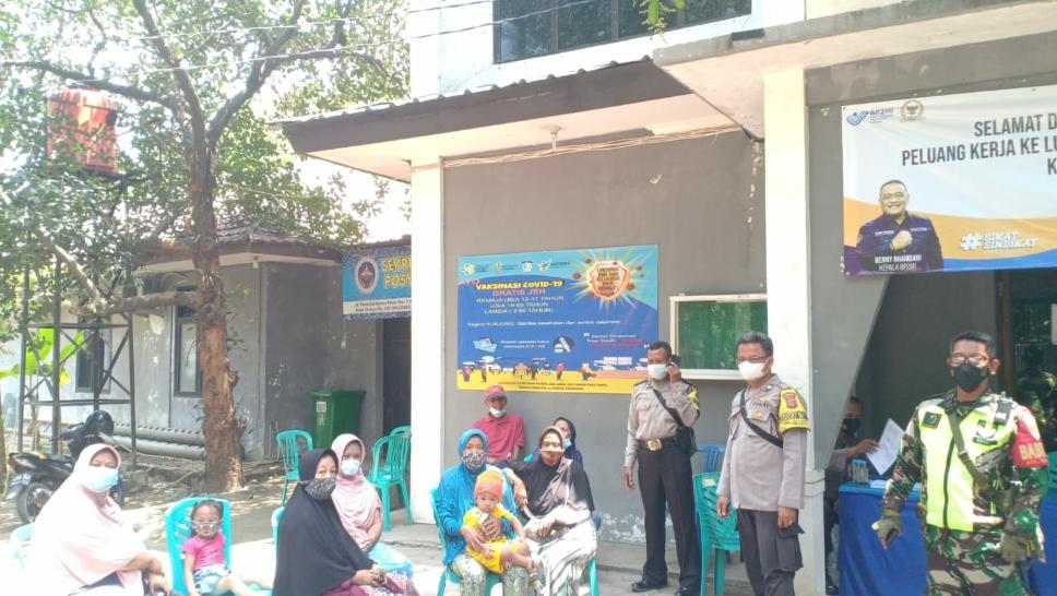 Kabid Humas Polda Jabar : Tak Kenal Lelah Sukseskan Vaksinasi, Polisi Amankan Vaksinasi Massal