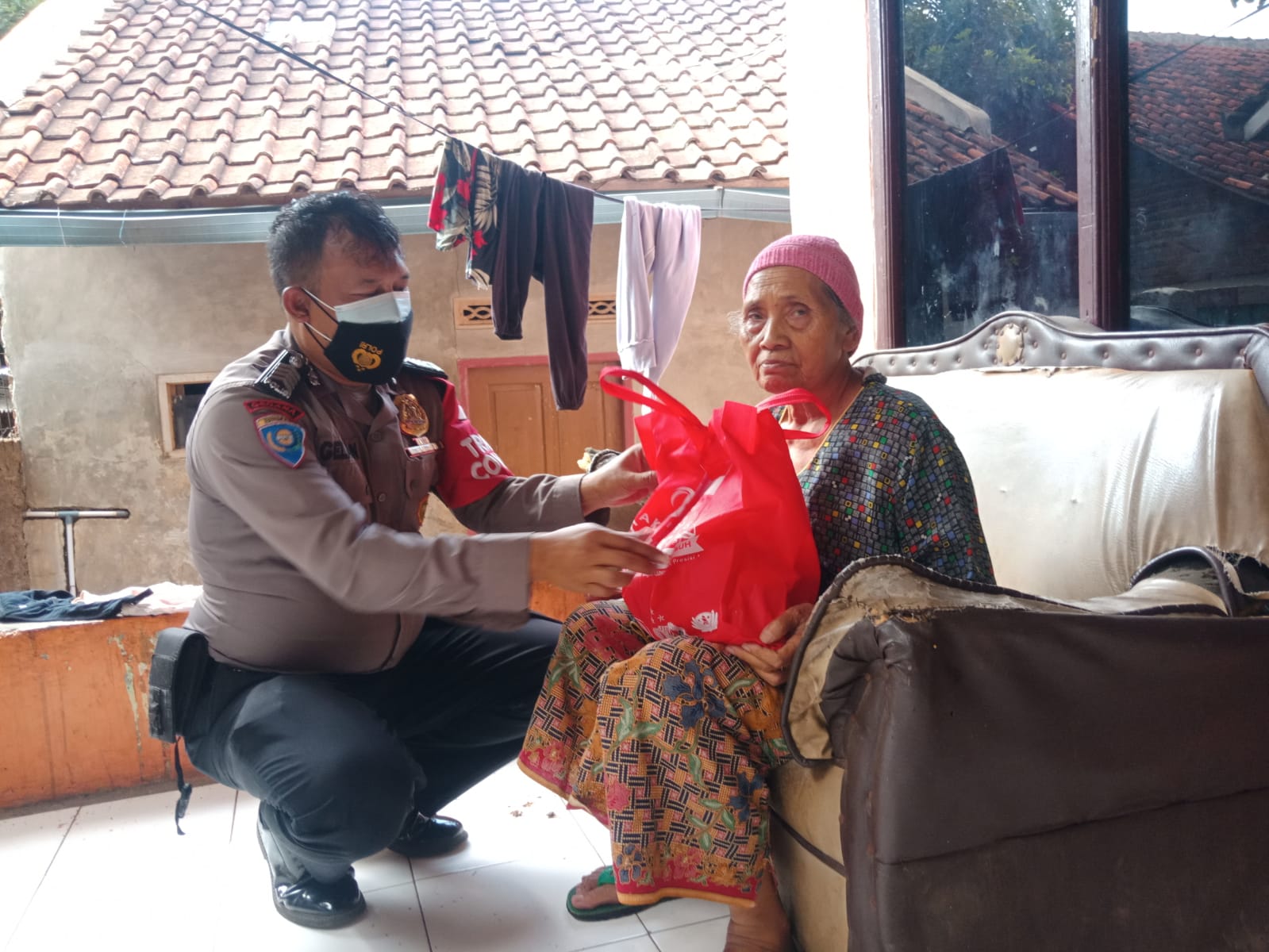 Peringati 25 tahun Pengabdian Alumni Akabri 96 Bharatasena bagikan sembako