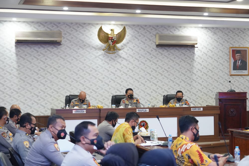 WAKAPOLDA JABAR HADIRI PELAKSANAAN SIDANG DEWAN PENGHARGAAN POLDA JABAR DALAM RANGKA PEMBERIAN PENGHARGAAN KEPADA ANGGOTA POLRI YANG BERPRESTASI