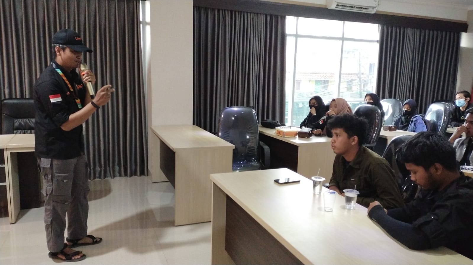 Rapat Redaksi Lines TV : Semua Kru Harus Multi Talent