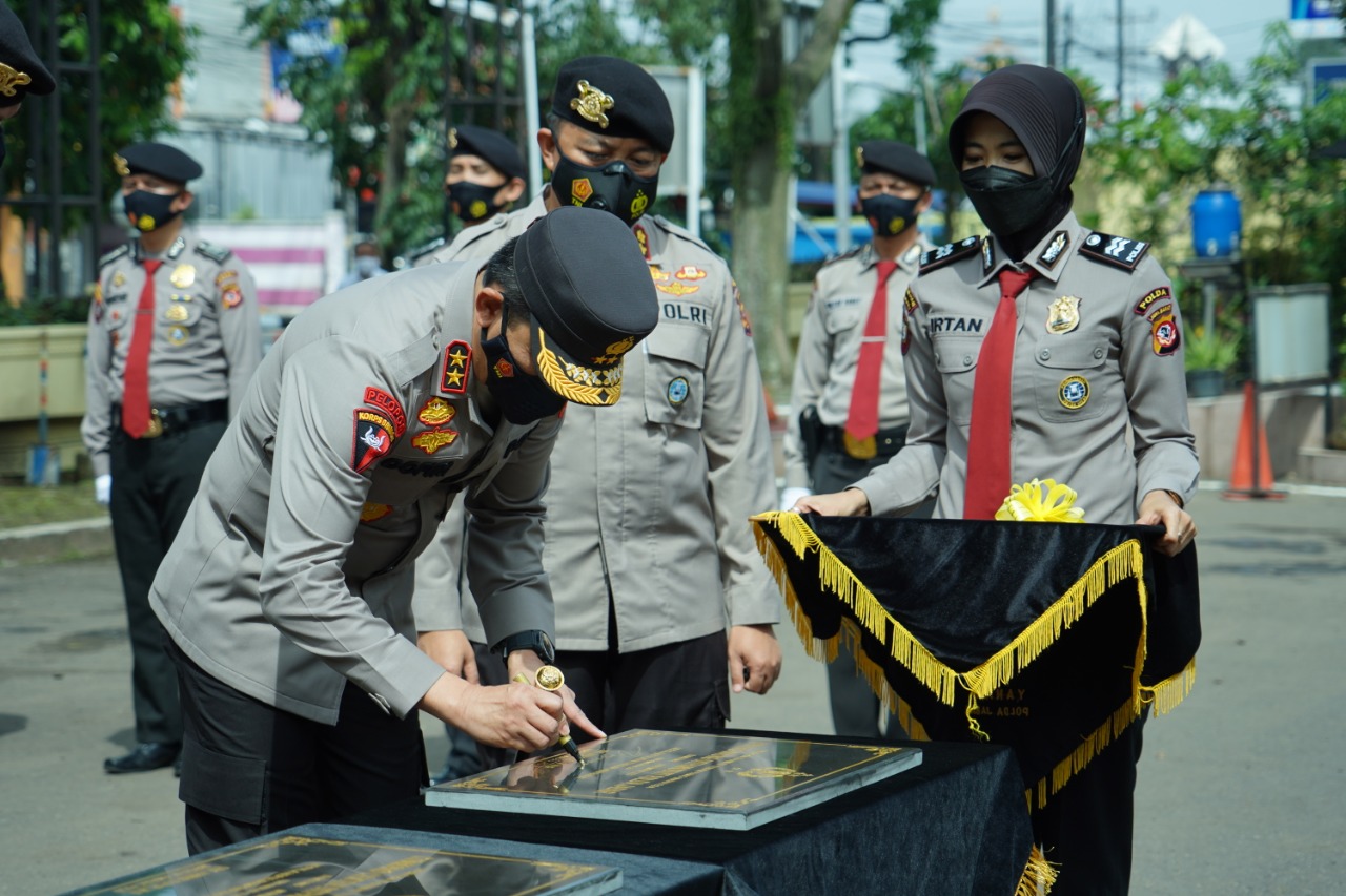 KAPOLDA JABAR RESMIKAN PATUNG MAUNG DAN COMMAND CENTRE DITPAMOBVIT POLDA JABAR