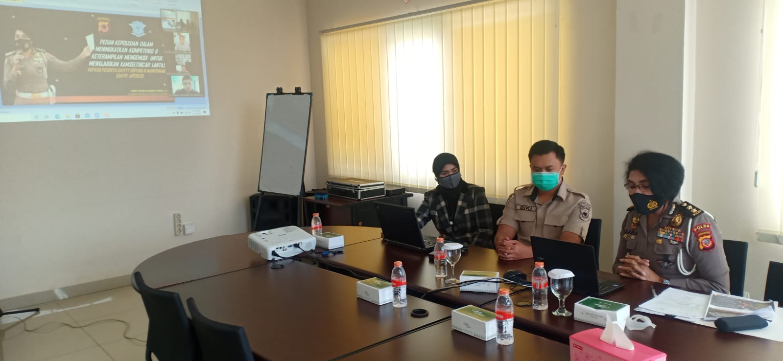 Safety Driving & Maintenance Car kepada Pengemudi di Wilayah kerja Bank Woori Saudara secara online