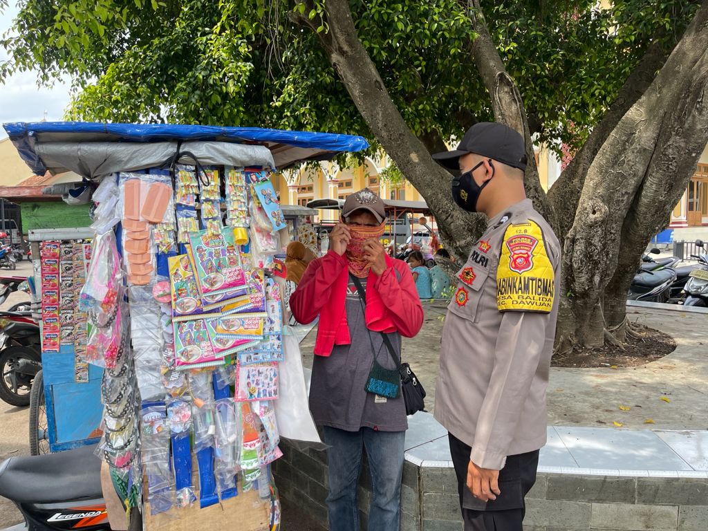 imbauan Humanis Polisi Ajak Pedagang Patuhi Akan Prokes Cegah Penyebaran Covid-19