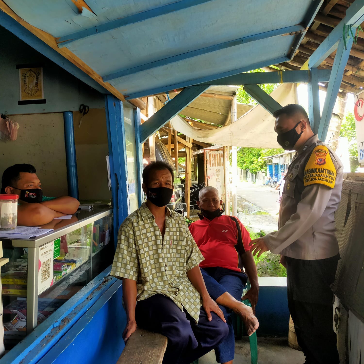 Kabid Humas Polda Jabar : Polisi Himbau Prokes Melalui Door To Door Kepada Warga Binaan Dimasa PPKM