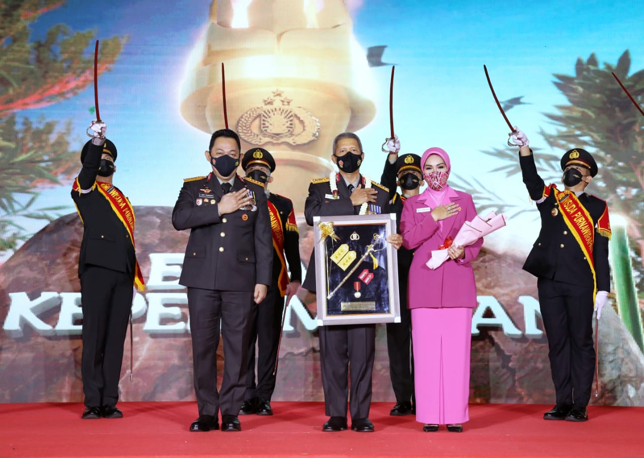 Dihadapan Wisudawan Pati, Kapolri Bertekad Wujudkan Polri yang Makin Dicintai Masyarakat