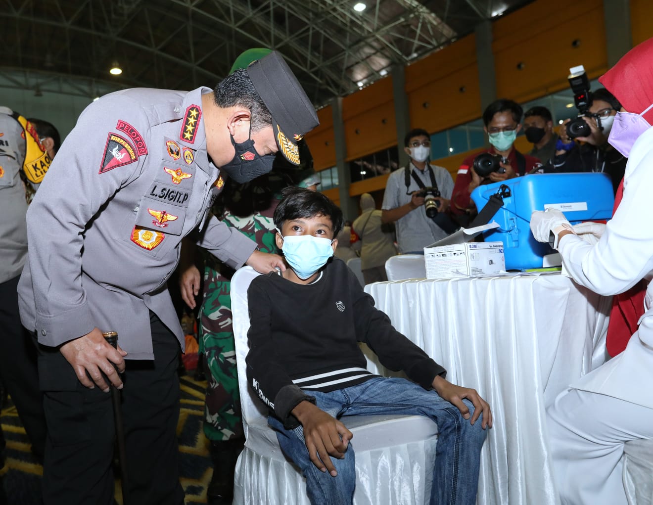 Kapolri Tinjau Vaksinasi Serentak di 34 Provinsi
