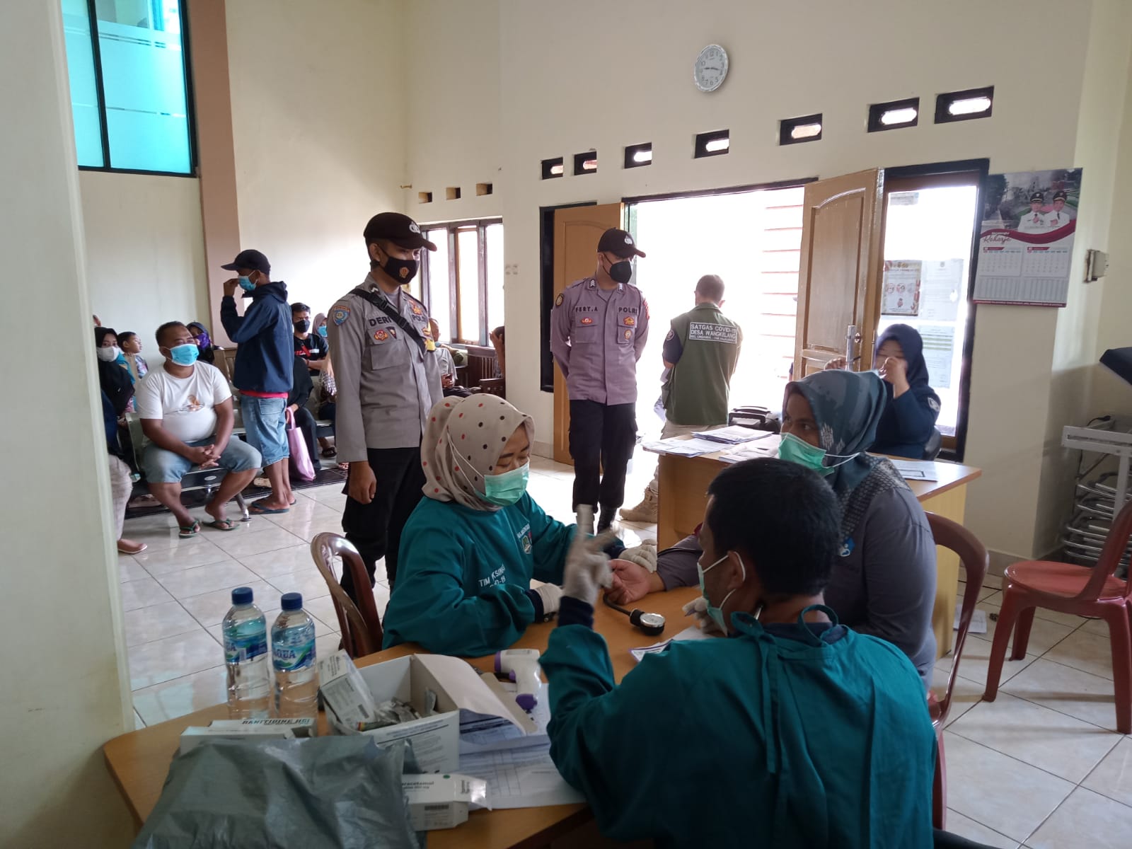 Kabid Humas Polda Jabar : Ayo Vaksin, Polisi Tinjau Langsung Giat Vaksinasi Di Desa Wangkelang