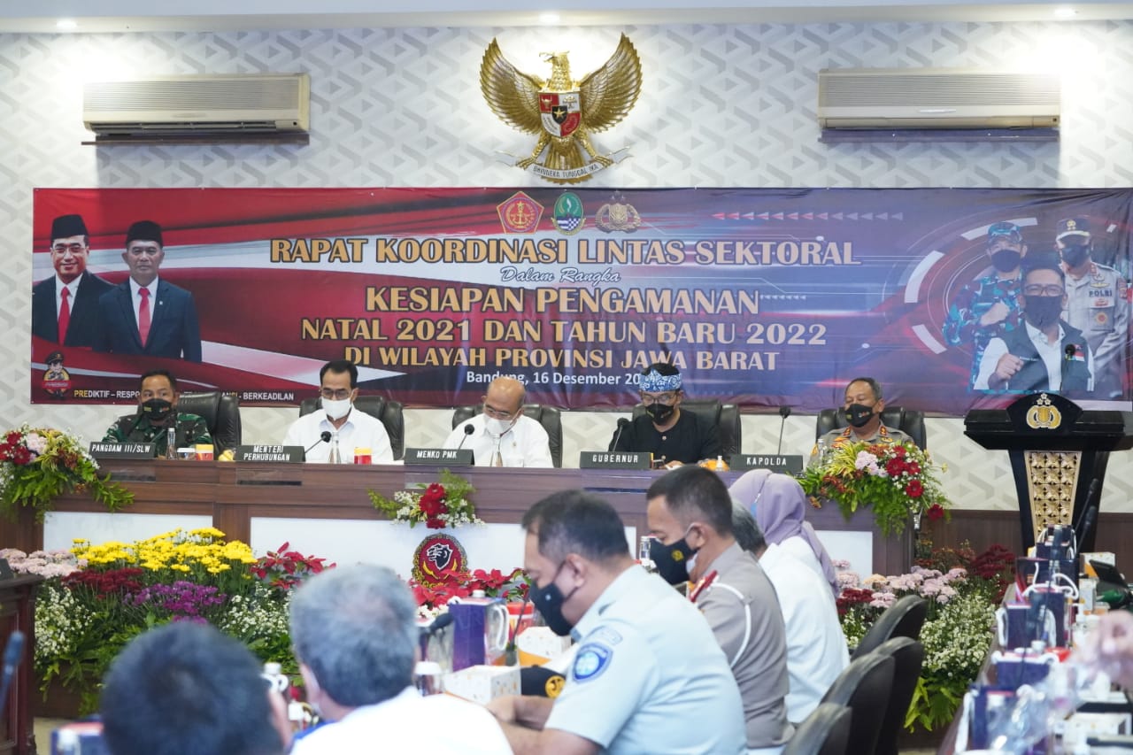 MENKO PMK, MENHUB RI, GUBERNUR JABAR, KAPOLDA JABAR DAN PANGDAM III/SILIWANGI  HADIRI RAKOR LINTAS SEKTORAL OPERASI LILIN LODAYA 2021 DI MAPOLDA JABAR