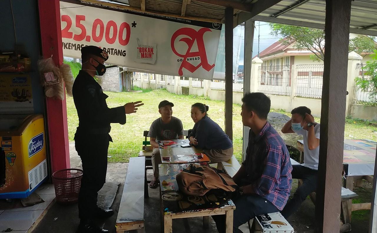 Patroli Sat Brimob Polda Jabar Sambangi Masyarakat Untuk Selalu Terapkan Prokes Ketika Beraktivitas