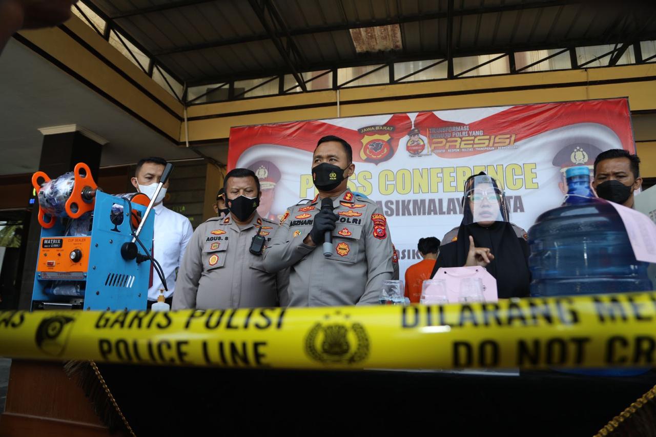 Polisi Amankan Pelaku Pengemasan Dan Penjualan Miras