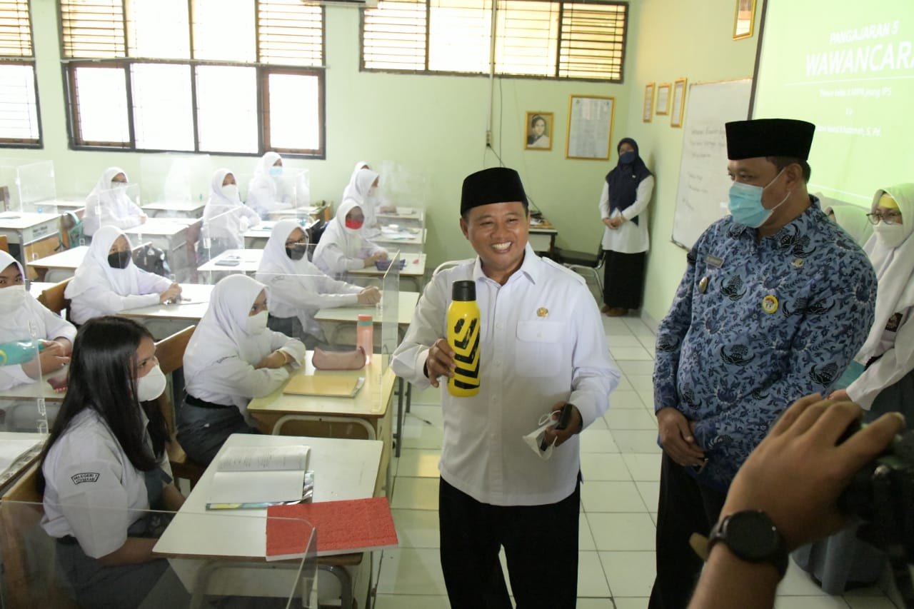 Pastikan PTM 100% patuhi prokes, Wagub Jabar Tinjau langsung