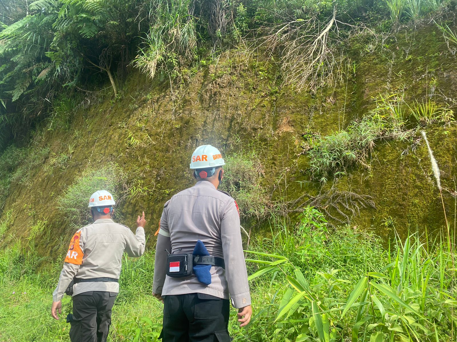 Patroli SAR SAT BRIMOB POLDA JABAR cek tebing rawan longsor wilayah Lembang