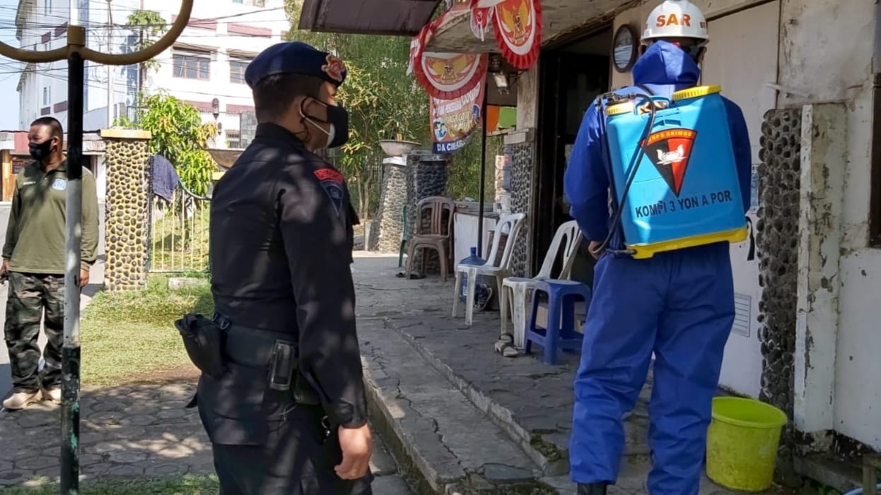 Penyemprotan Disinfektan untuk Menekan Penyebaran Covid-19