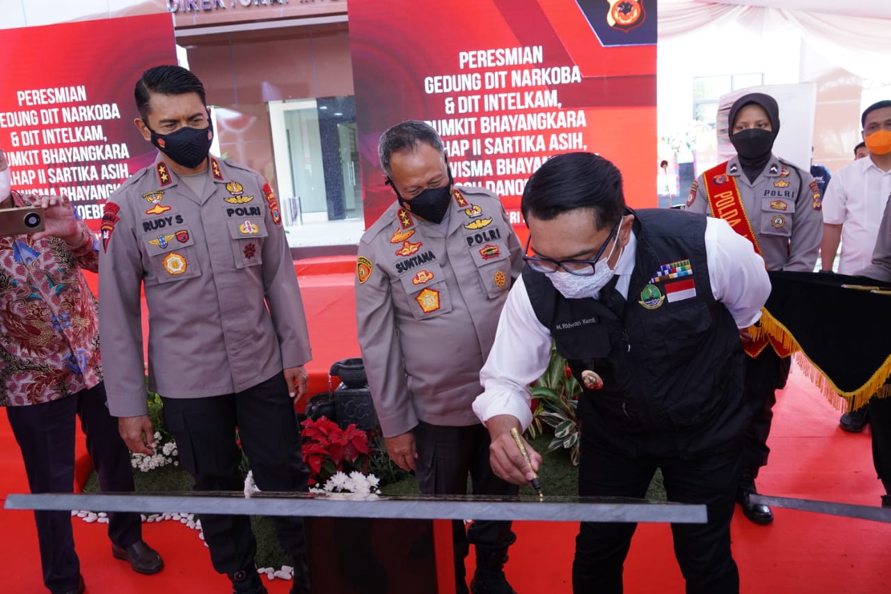 Ridwan Kamil Resmikan gedung pelayanan Polda Jabar