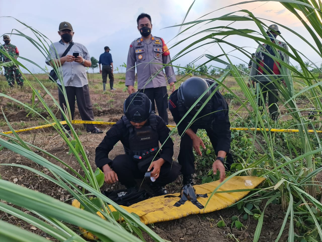 Team Jibom Gegana Sat Brimob Polda Jabar Disposal Granat Manggis