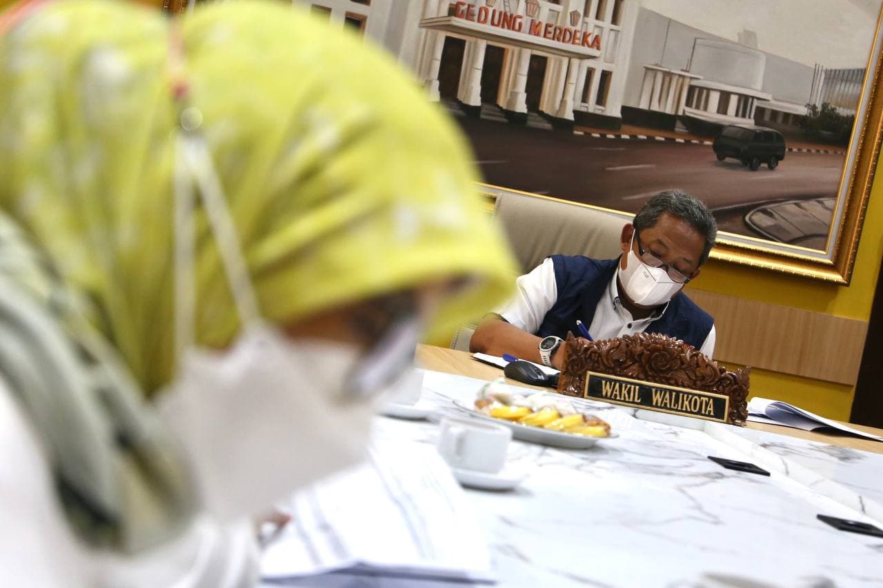 Pemkot Bandung Raih Penghargaan Universal Health Coverage