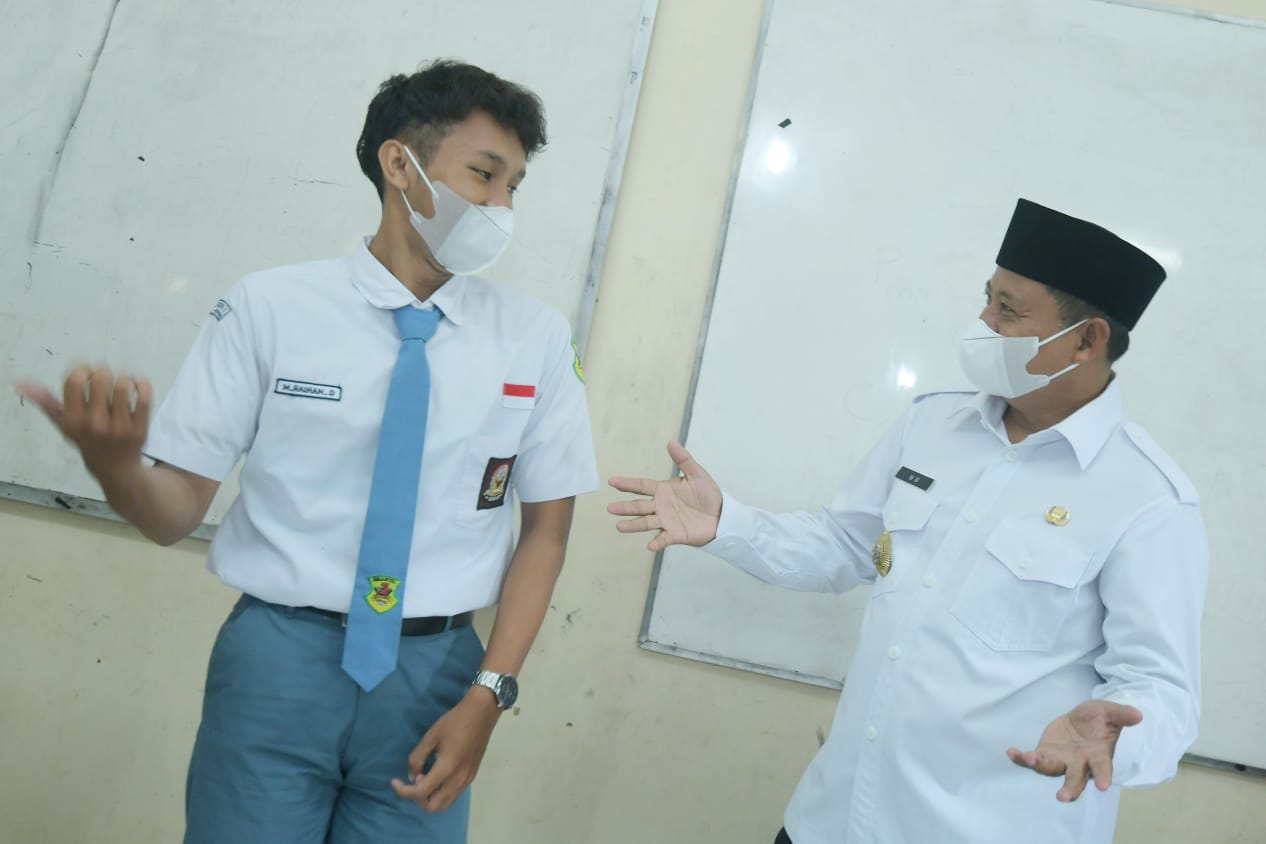 Wagub Jabar Pantau dan motofasi siswa saat PTM
