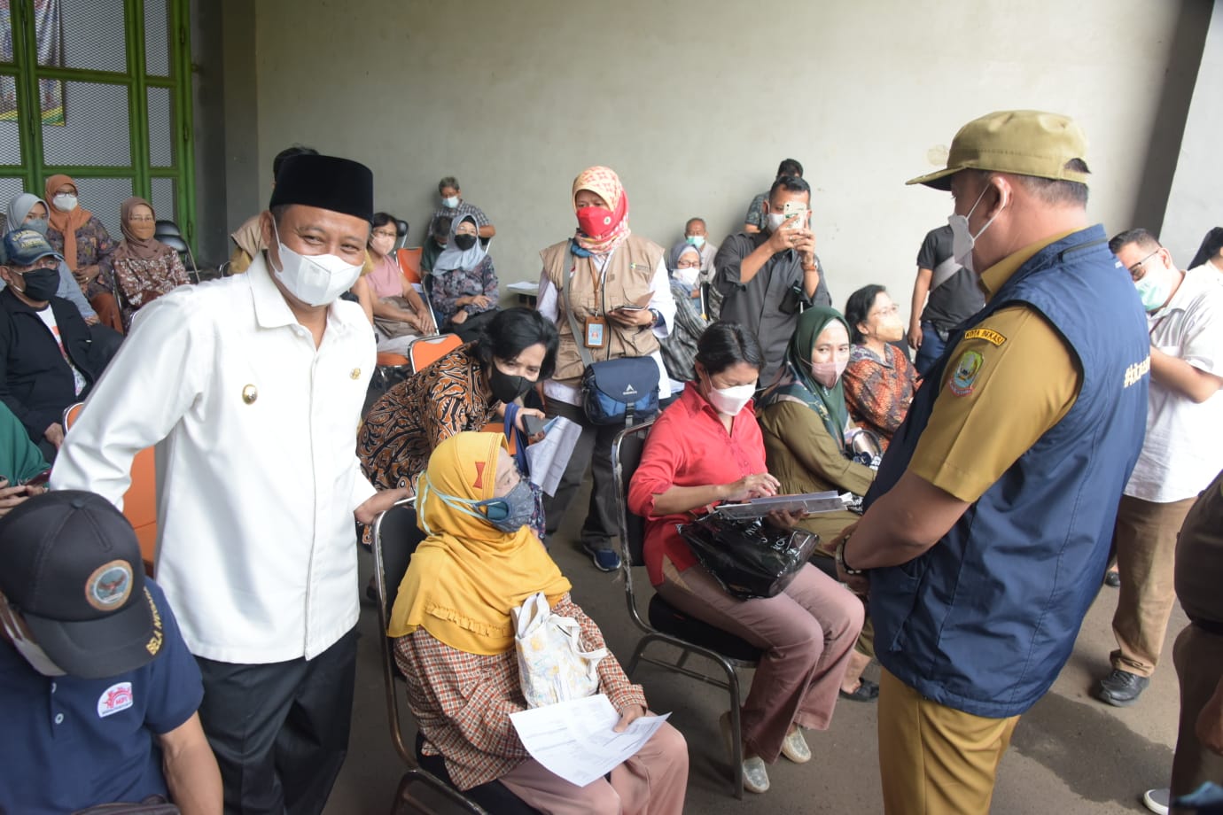 Wagub Jabar Tinjau Vaksinasi Booster di Stadion Patriot Candrabhaga