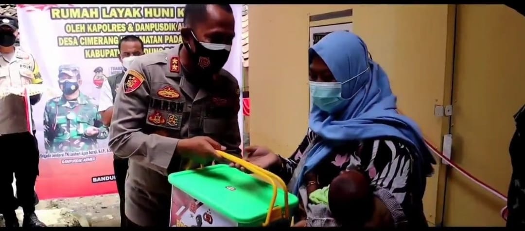 Sinergitas TNI Polri Baksos dan Peresmian Rumah Layak Huni