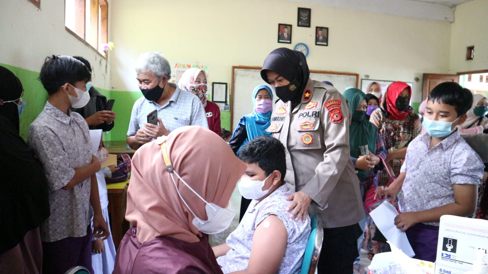 Polisi Gelar Vaksinasi Anak di Cileunyi