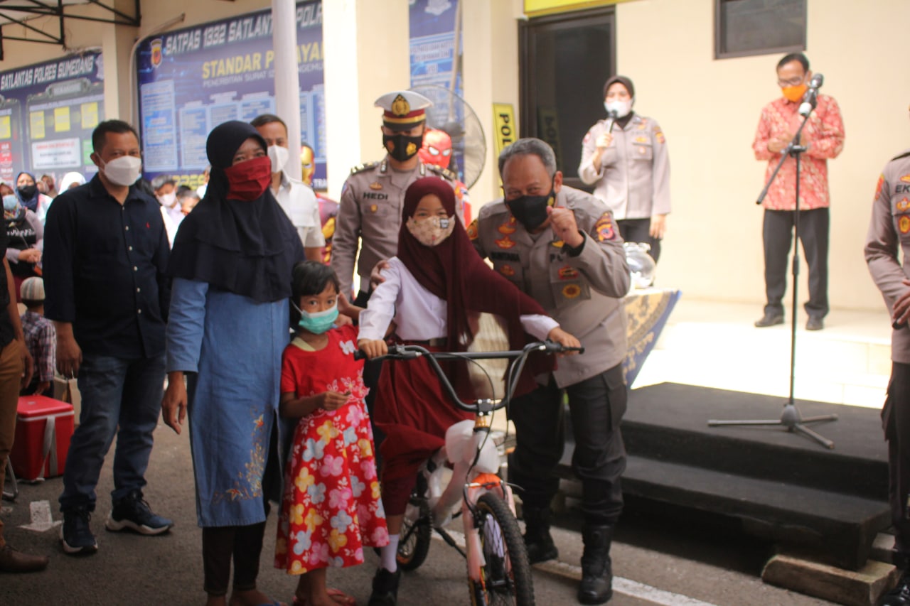 Kapolda Jabar Tinjau Vaksinasi di Mapolres Sumedang