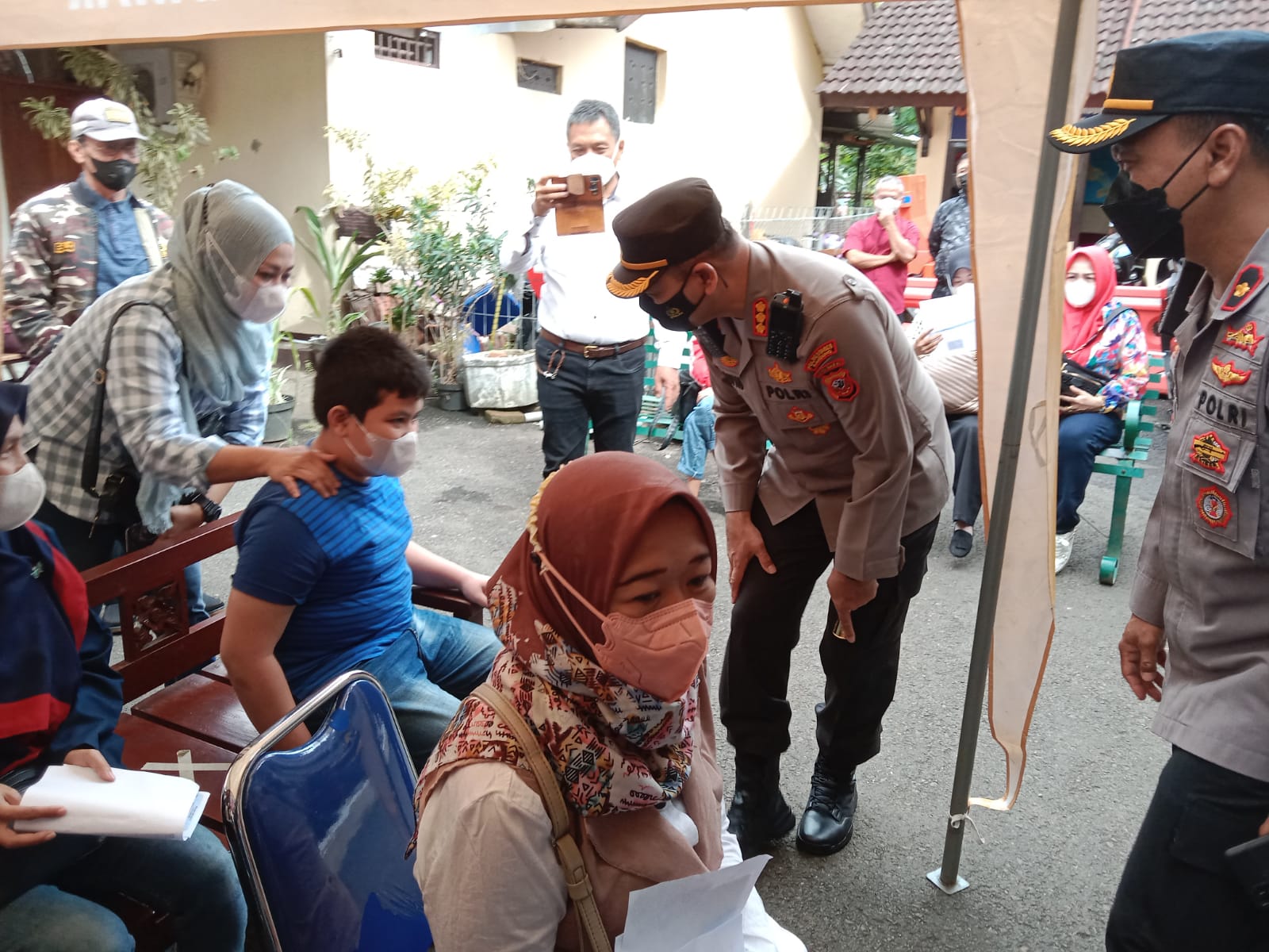 Kapolrestabes Kota Bandung Tinjau Langsung Vaksin Presisi Polsek Bandung Wetan