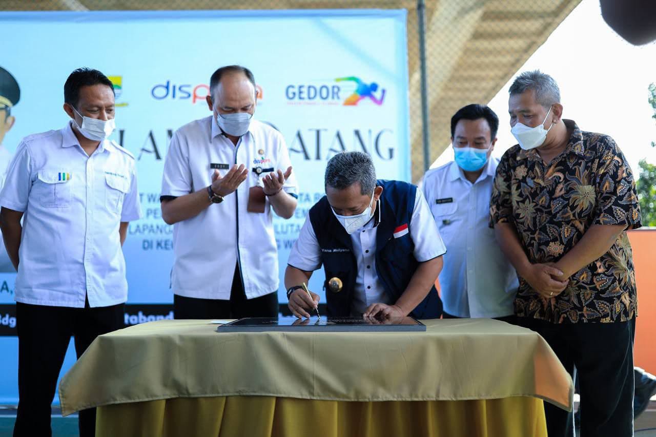Main Bulutangkis Bareng Emak Emak, Kang Yana Ajak Warga Tingkatkan Imunitas