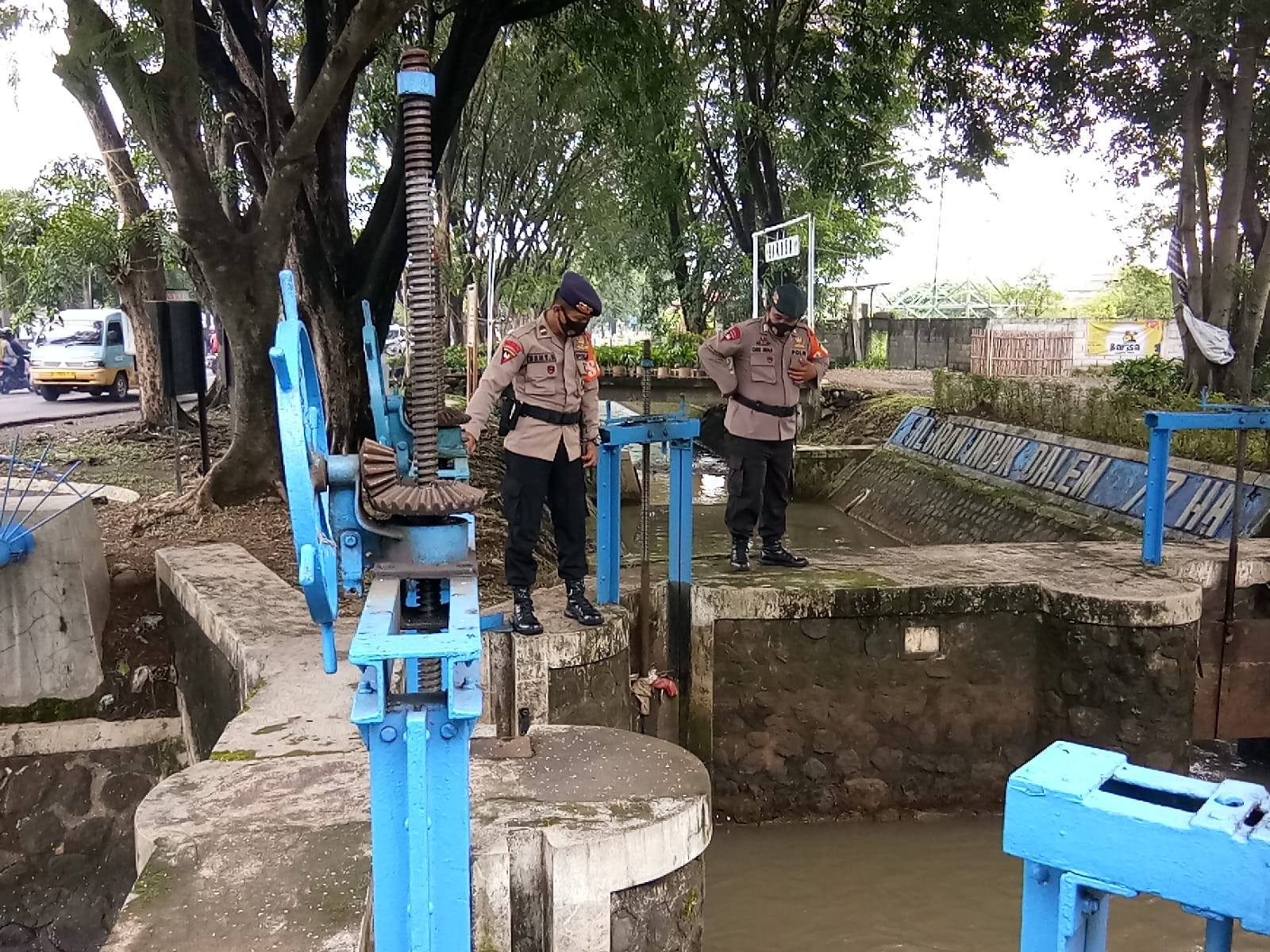 Patroli mencegah terjadinya bencana alam banjir