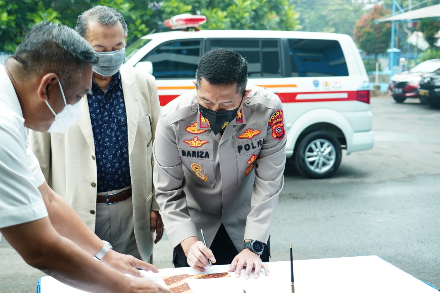Polda Jabar Berikan Ambilance untuk Pelayanan Kesehatan Universitas Langlangbuana