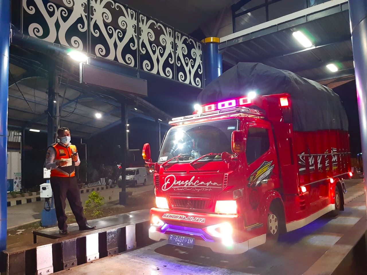 Polisi Tindak truk bermuatan overload di Indarmayu