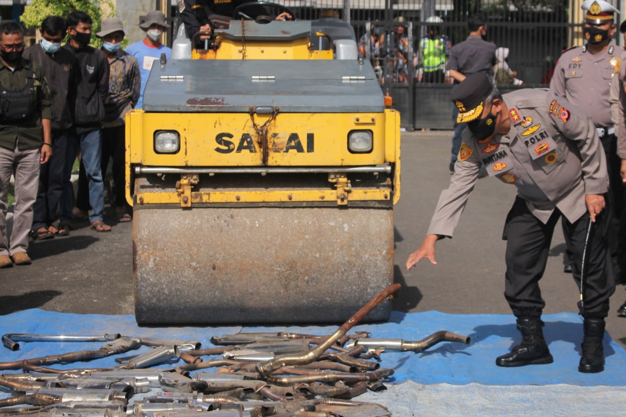 Polres Sumedang musnahkan Knalpot Bising