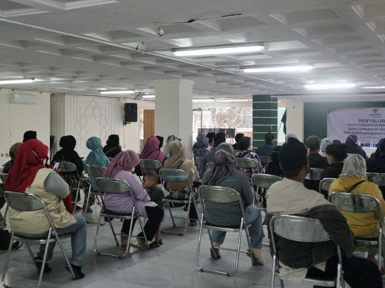 Baznas Kota Bandung Salurkan Bantuan Kepada 127 Penerima Manfaat