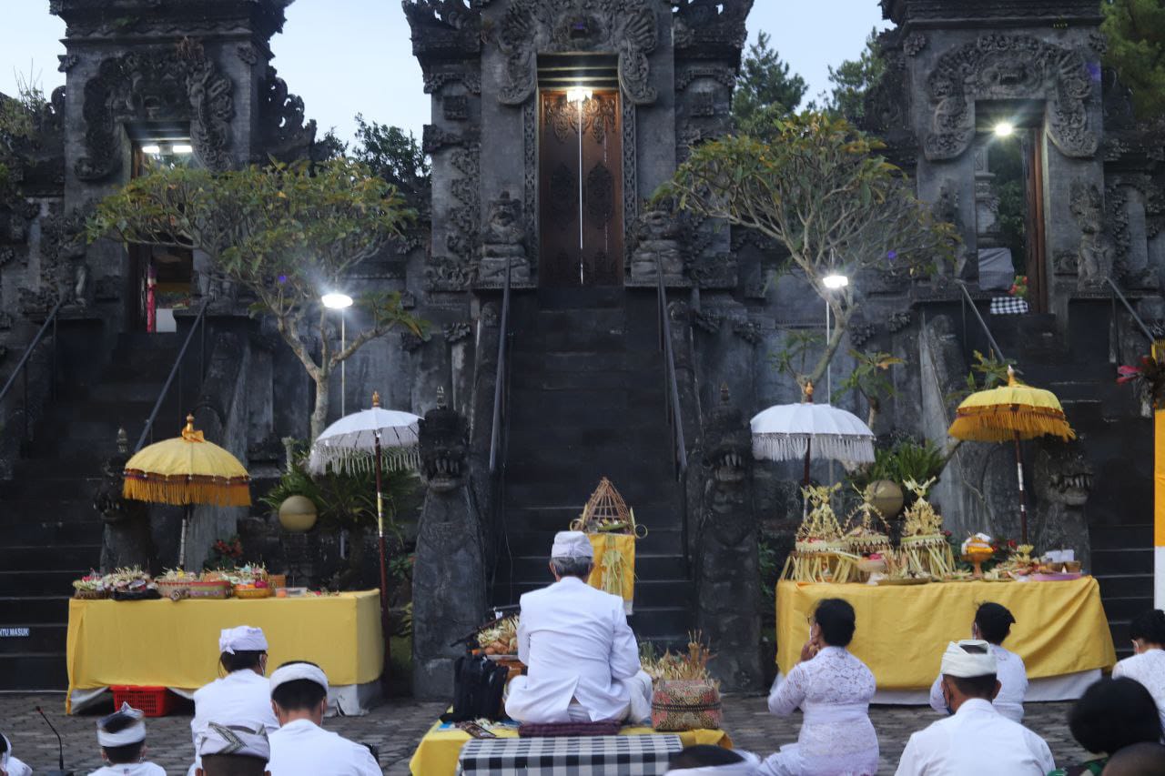 Hari Raya Nyepi, Umat Hindu Kota Bandung Khusyuk Jalankan Ibadah