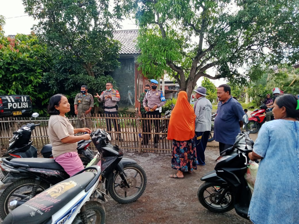 Polisi  Door to Door Ajak Warga ikuti Vaksinasi
