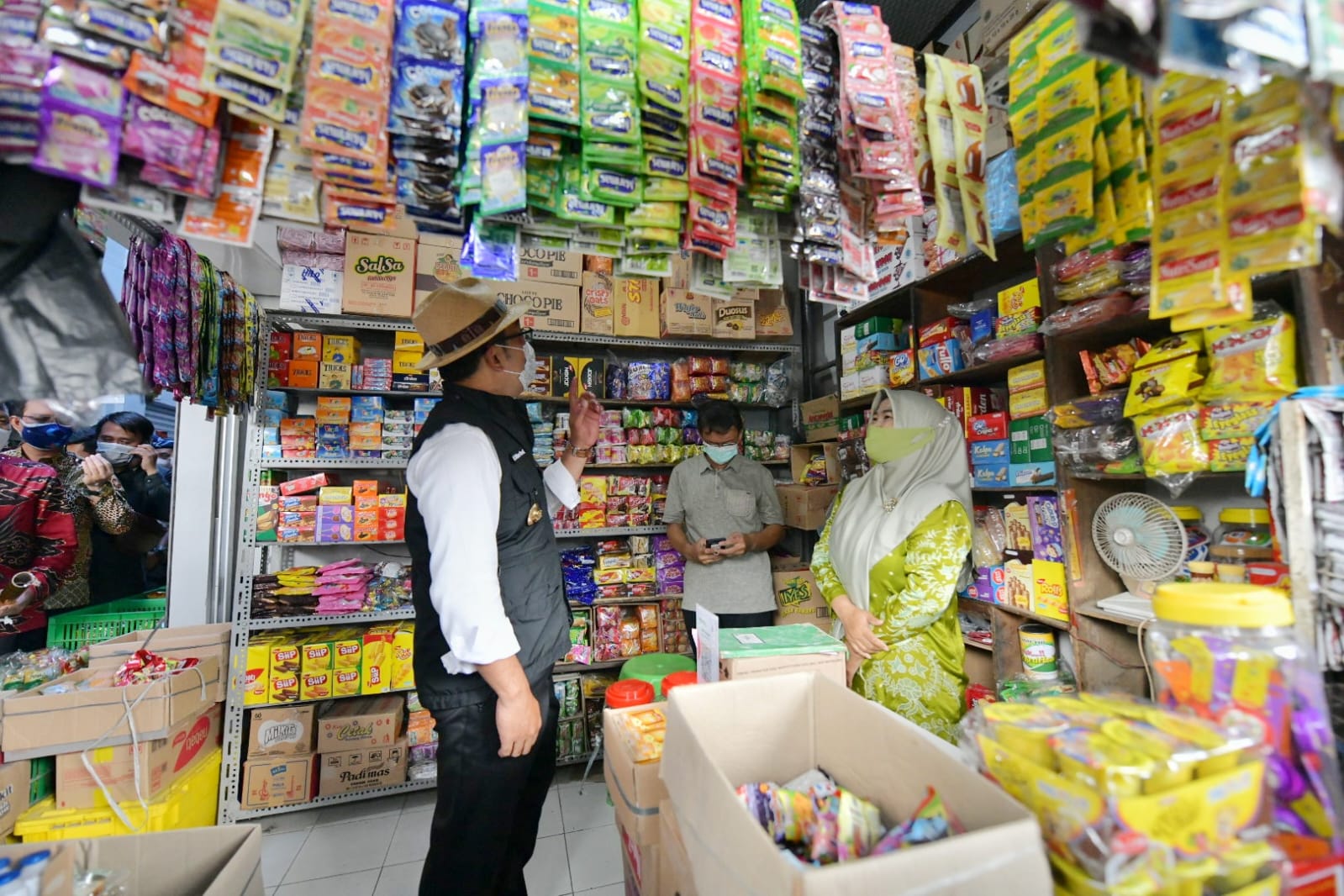 Ridwan Kamil Resmikan Dua Pasar Hasil Revitalisasi di Cirebon