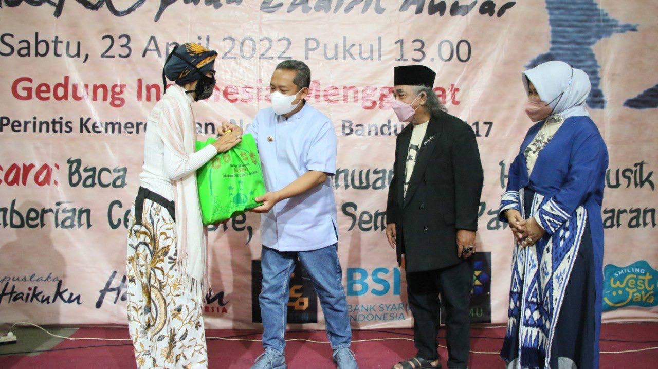 Peringati Hari Puisi Nasional, Yana Ajak Budayawan Pulihkan Perekonomian