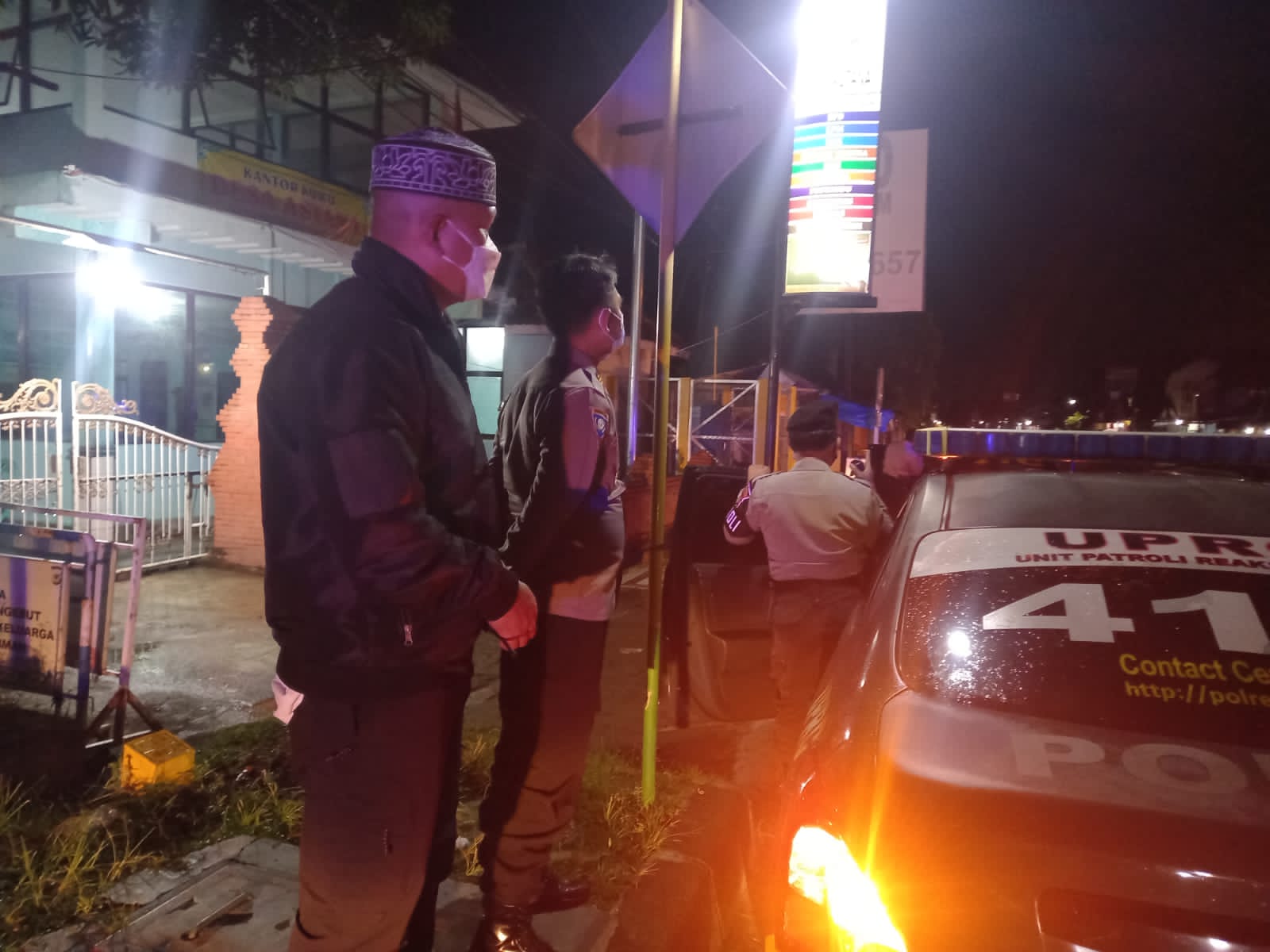Polisi Patroli Bangunkan Sahur