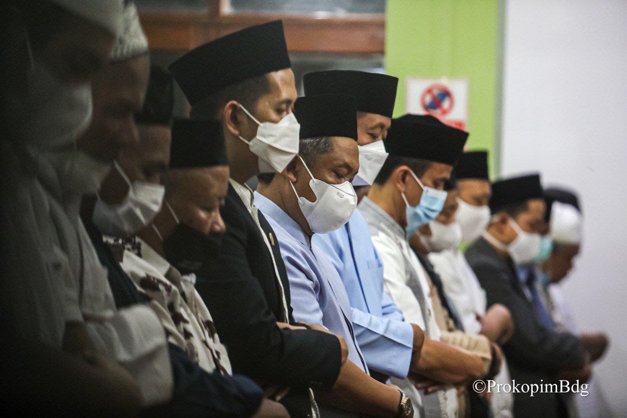 Safari Ramadhan, Yana Tarawih Berjamaah dengan Warga Ujungberung