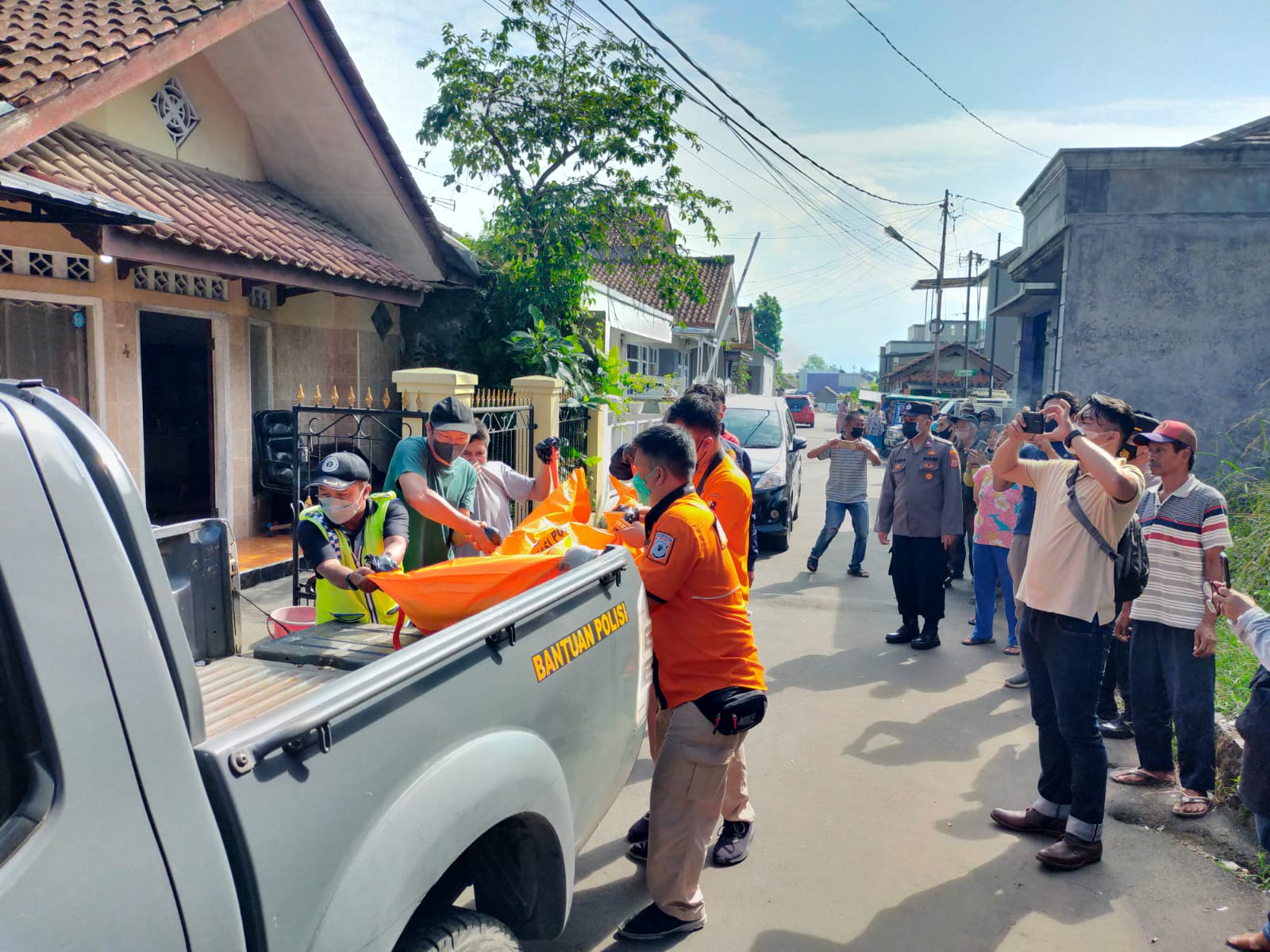 Polisi Temukan Mayat di Kamar Mandi