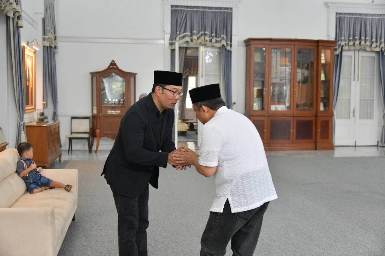Takziah ke Ridwan Kamil, Yana tak Kuasa Tahan Air Mata