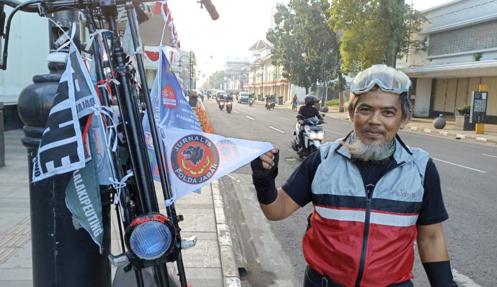 Pecinta Sepeda Ontel Bandung Gowes Menuju Jakarta, ada apa?