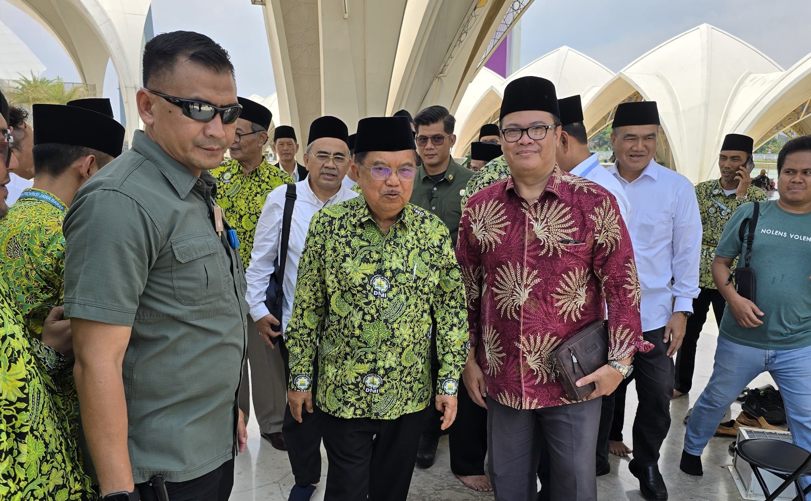 Pelantikan PW DMI Jawa Barat, Jusuf Kalla: Masjid Harus Jadi Pusat Persatuan Umat