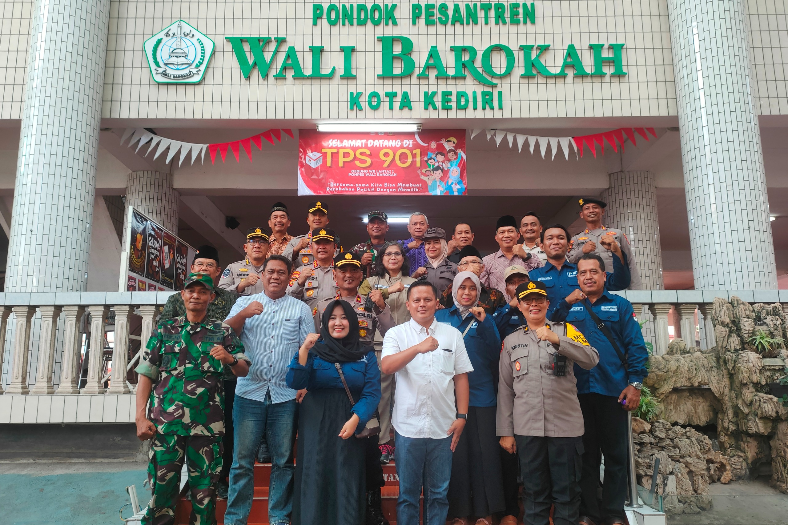 Forkopimda Kota Kediri Pastikan Pilkada 2024 di TPS Ponpes Berjalan Aman dan Kondusif
