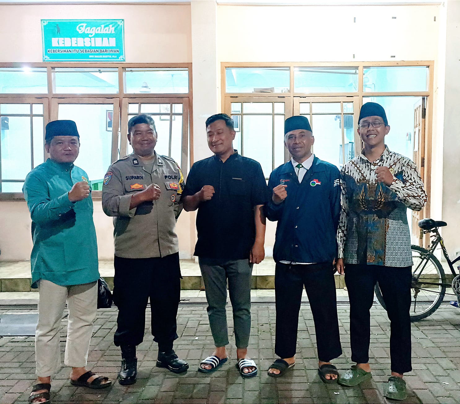 Partikan Keamanan Kondusif, Bhabinkamtibmas Tinjau Pengajian Akhir Tahun LDII Mekarrahayu