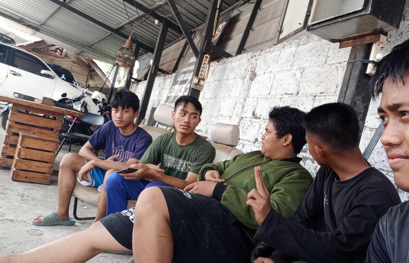 Aksi Nyata Kepedulian, Generus LDII Katapang Bersihkan Lingkungan Masjid
