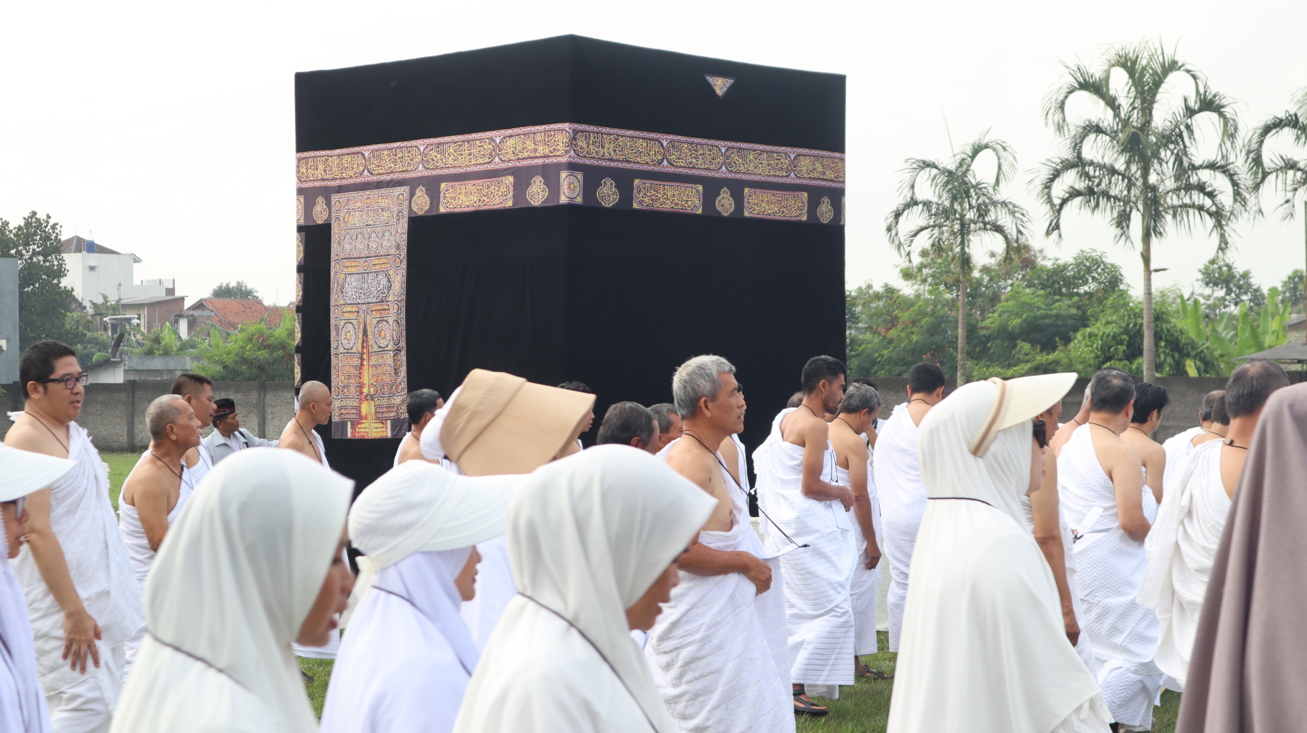 LDII Bandung dan KBIHU Nurul Hakim Latih Calon Jemaah Haji Lewat Manasik